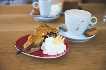 Apple pie and Hesselink coffee